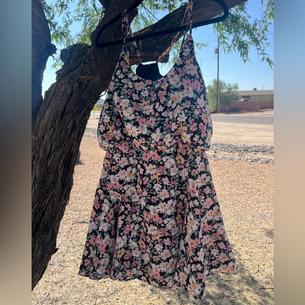 *NWT* VICI En Crème Floral Dress, Large 🖤🌸🌹🌼